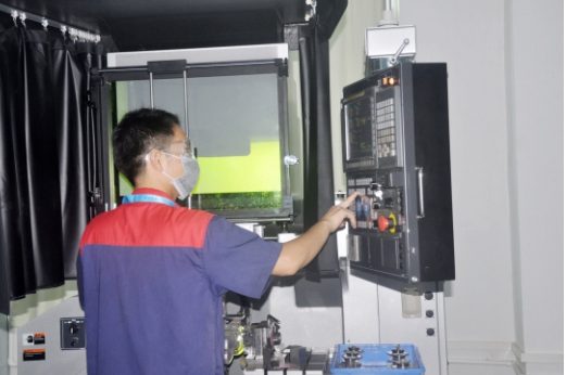 Optical grinder workshop